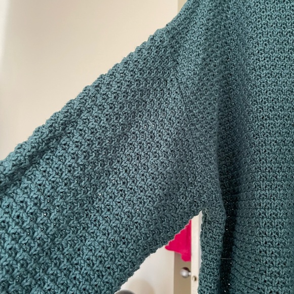 Universal thread sweater - Picture 8 of 8